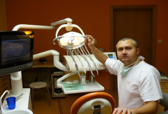 MUDr. Jan Paroulek , stomatolog